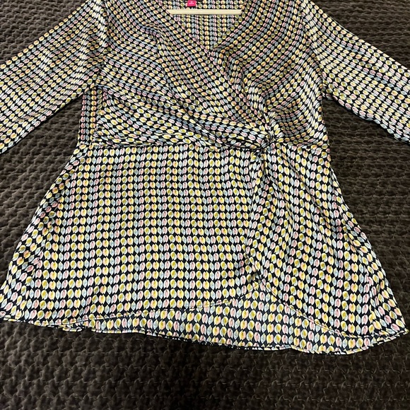 Vince Camino Blouse: Easy,soft, flattering - Picture 3 of 6